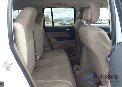 2016 Jeep Patriot Latitude z USA, uszkodzony, nr VIN 1C4NJPFB2GD649676